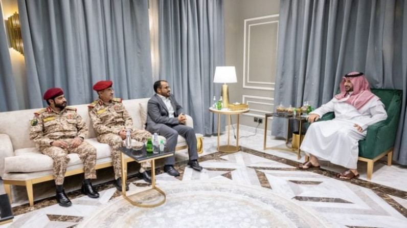 وزير الدفاع السعودي يلتقي مفاوضي الحوثيين قبل عودتهم إلى صنعاء